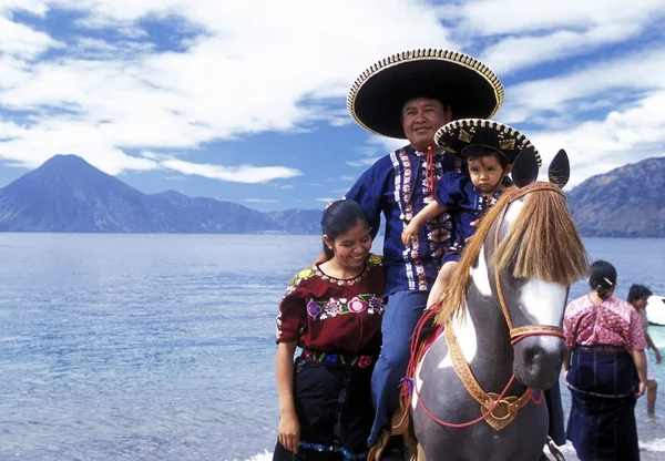 Latin-amerikai Guatemala tó Atitlan — Stock Fotó