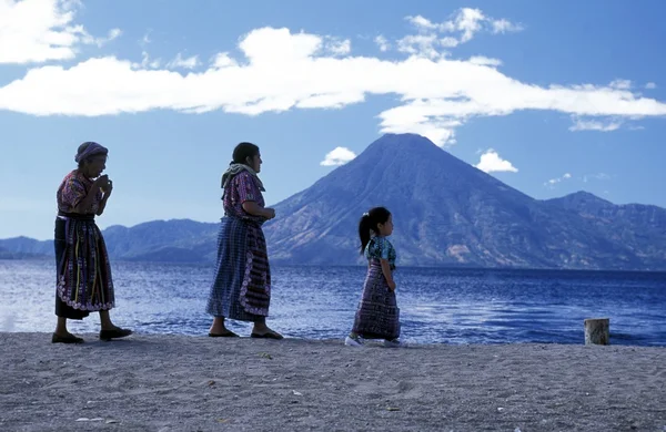 중남미 과테말라 호수 Atitlan — 스톡 사진