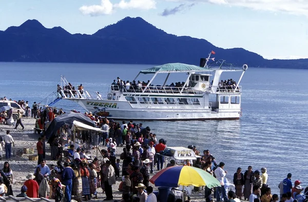 Latin-amerikai Guatemala tó Atitlan — Stock Fotó