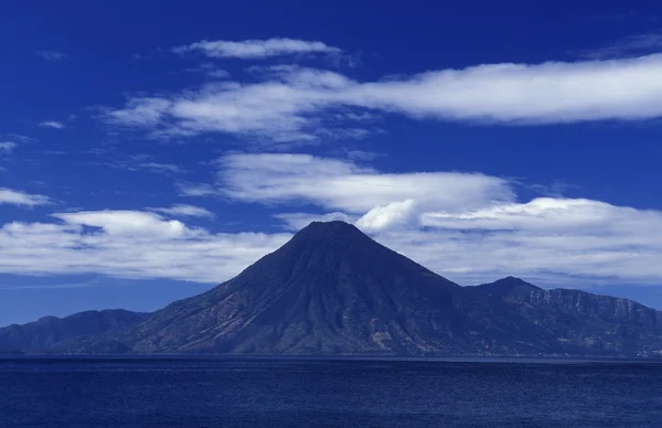 Latin-amerikai Guatemala tó Atitlan — Stock Fotó