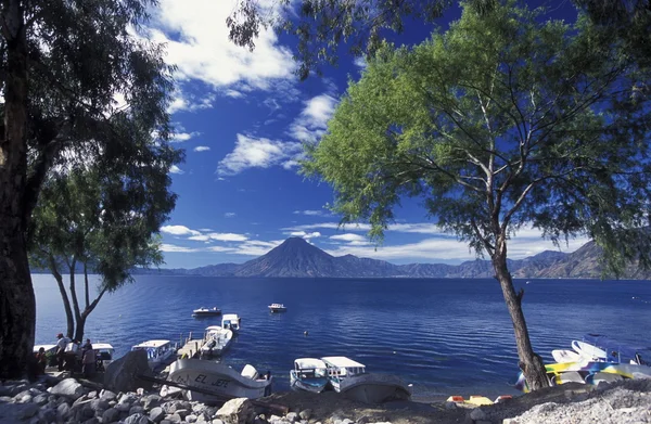 Latin-amerikai Guatemala tó Atitlan — Stock Fotó