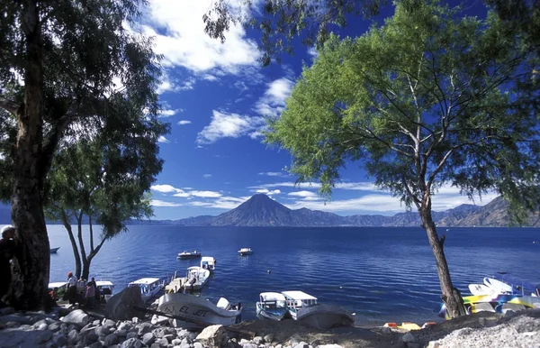 Latin-amerikai Guatemala tó Atitlan — Stock Fotó