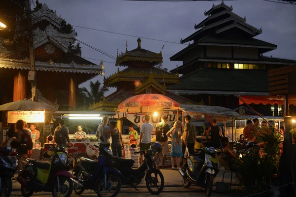 Nightmarket in het dorp van Pai — Stockfoto