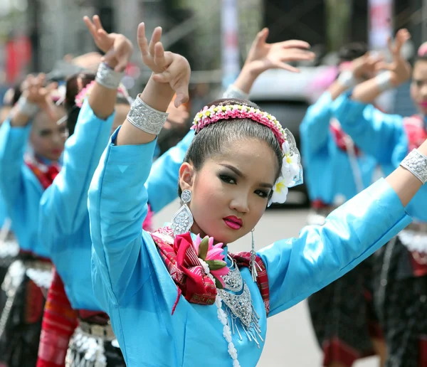 Leute beim Bun Bang Fai Festival — Stockfoto