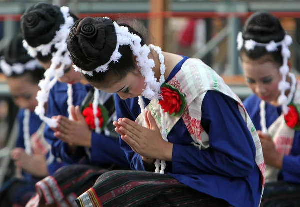 Människor på Bun Bang Fai Festival — Stockfoto