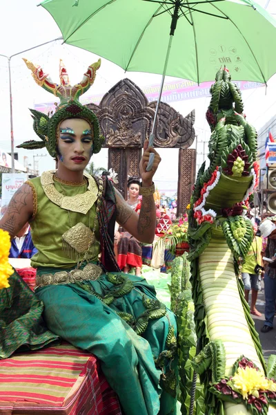 Emberek a Bun Bang Fai fesztivál — Stock Fotó
