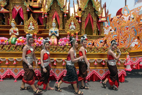 La gente al Bun Bang Fai Festival — Foto Stock