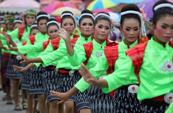 La gente al Bun Bang Fai Festival — Foto Stock