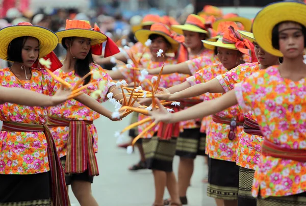 Lidé na drdol Bang Fai Festival — Stock fotografie