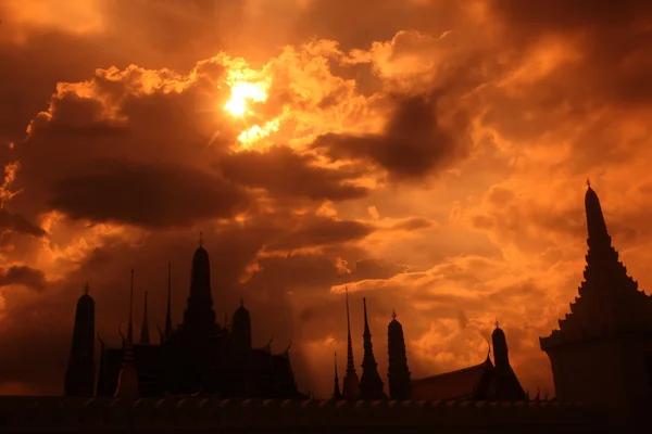 The temple of Wat Phra Kaew in the city of Bangkok — Stock Photo, Image