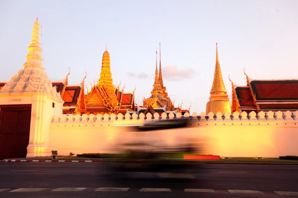 The temple of Wat Phra Kaew in the city of Bangkok — Stock Photo, Image
