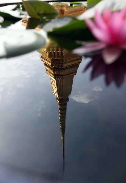 The temple of Wat Phra Kaew in the city of Bangkok — Stock Photo, Image