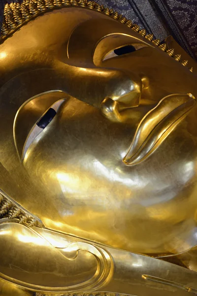 Zlatý Buddha v chrámu Wat Pho — Stock fotografie