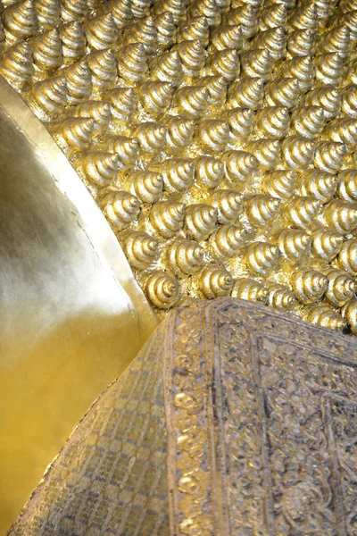El Buda dorado en el templo de Wat Pho — Foto de Stock