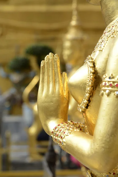 De tempel Wat Phra Kaew in de stad van Bangkok — Stockfoto