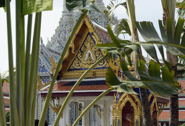 El templo de Wat Phra Kaew en la ciudad de Bangkok —  Fotos de Stock