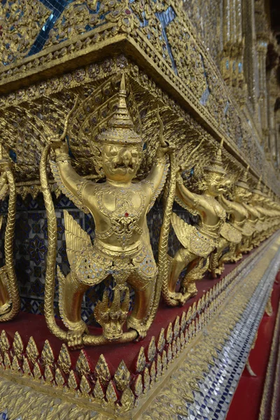 Le temple de Wat Phra Kaew dans la ville de Bangkok — Photo