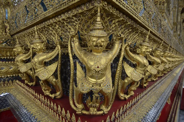 Der tempel von wat phra kaew in der stadt bangkok — Stockfoto
