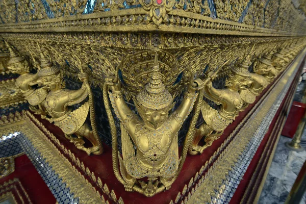 Der tempel von wat phra kaew in der stadt bangkok — Stockfoto