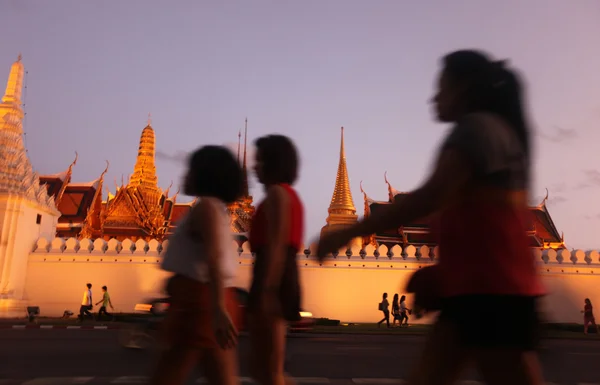 O templo de Wat Phra Kaew na cidade de Bangkok — Fotografia de Stock