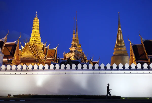 O templo de Wat Phra Kaew na cidade de Bangkok — Fotografia de Stock