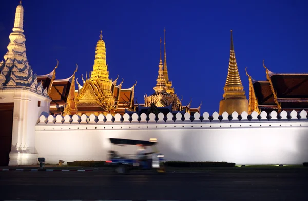 Le temple de Wat Phra Kaew dans la ville de Bangkok — Photo