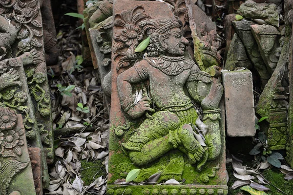 Garden and Buddha terracota — Stock Photo, Image