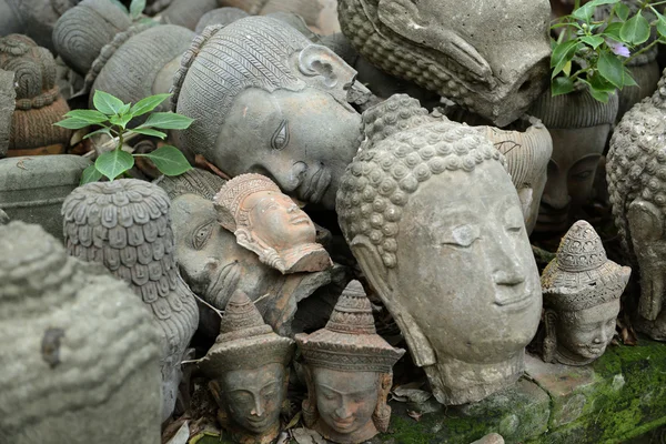 Giardino e Buddha terracota — Foto Stock