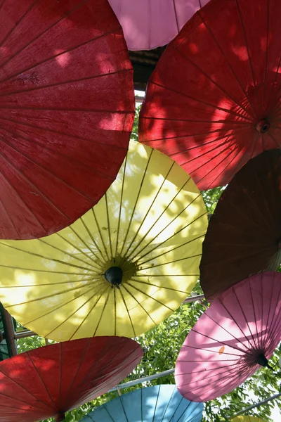 Producción de paraguas en la ciudad de chiang mai — Foto de Stock
