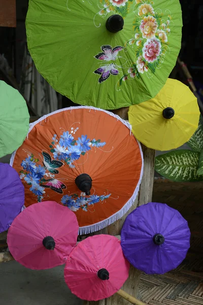 치 앙 마이의 도시에서 우산 생산 — 스톡 사진
