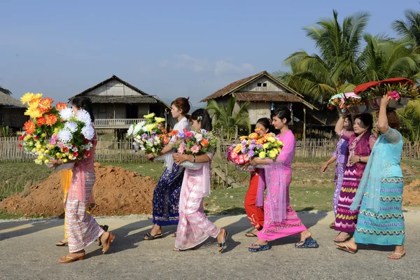 Asia Myanmar Myeik Shinpyu ceremonie — Stockfoto