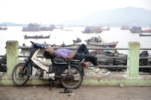 ASIA MYANMAR MYEIK CITY PEOPLE — Stock Photo, Image