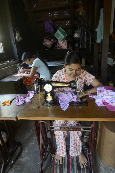 Asia Myanmar Myeik Textil producción — Foto de Stock