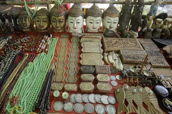 ASIA MYANMAR NYAUNGSHWE Tejiendo FACTORIA —  Fotos de Stock