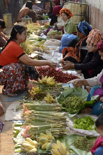 MERCADO DE ASIA MYANMAR NYAUNGSHWE — Foto de Stock