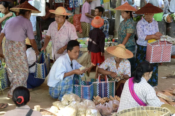 ASIA MYANMAR NYAUNGSHWE  MARKET — Stock Photo, Image