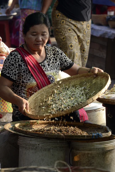 ASIA MYANMAR NYAUNGSHWE MARKET — Stock Photo, Image
