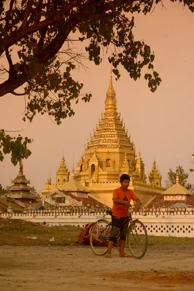 Asia Myanmar Inle Lake Nyaungshwn pagode — Stockfoto