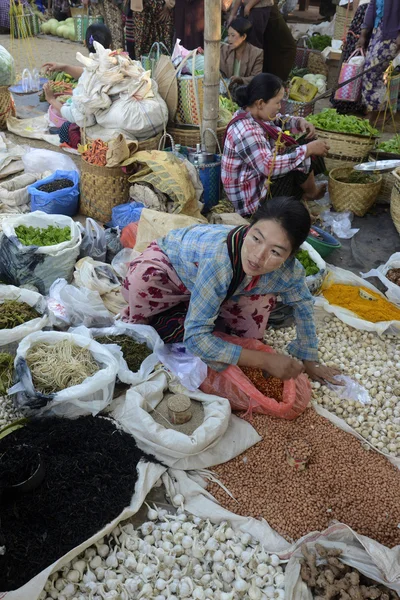 アジア ミャンマー Nyaungshwe 織物工場 — ストック写真