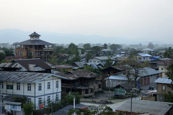 ÁSIA MIANMAR LAKE INLE CIDADE DE NYAUNGSHWN — Fotografia de Stock