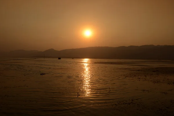 ÁSIA MYANMAR LAKE INLE LANDSCAPE SUNRISE — Fotografia de Stock