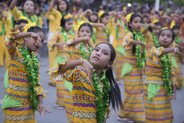 ASIE MYANMAR MANDALAY FESTIVAL DE L'EAU THINGYENNE — Photo