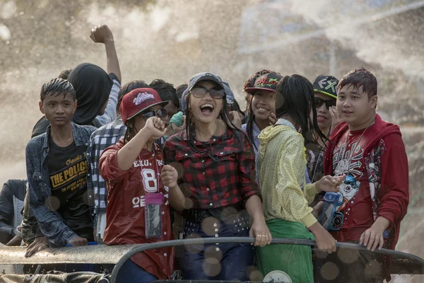 ASIE MYANMAR MANDALAY FESTIVAL DE L'EAU THINGYENNE — Photo