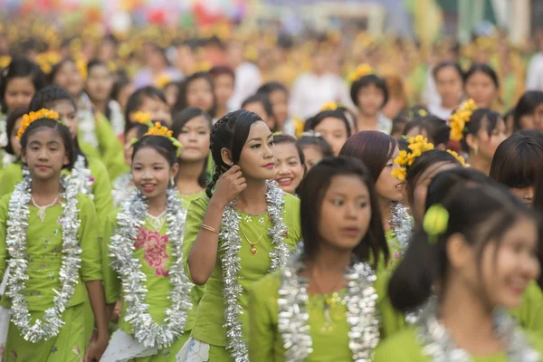 ÁSIA MIANMAR MANDALAY THINGYAN WATER FESTIVAL — Fotografia de Stock