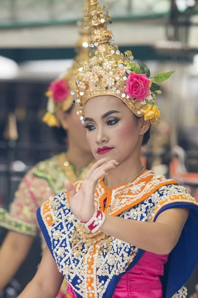 Asien thailand bangkok erawan shrine tanz — Stockfoto