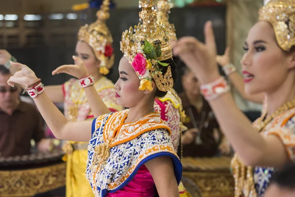 Asie Thajsko Bangkok Erawan svatyně tanec — Stock fotografie