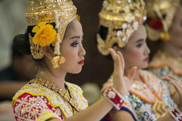 ASIA THAILAND BANGKOK ERAWAN SHRINE DANCE — Fotografie, imagine de stoc