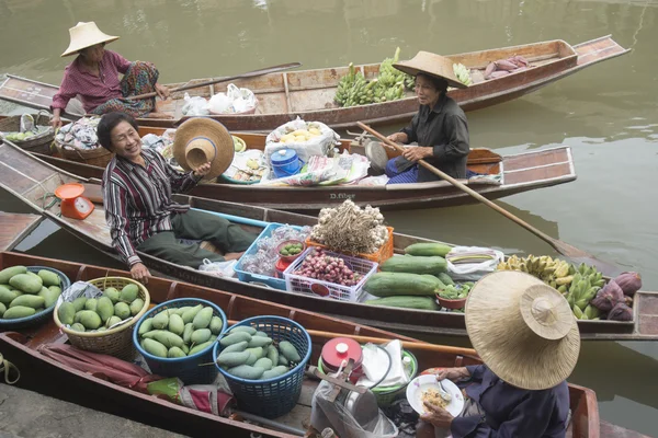 ASIA THAILANDIA SAMUT SONGKHRAM THA KHA FLOATING MERKET — Foto Stock