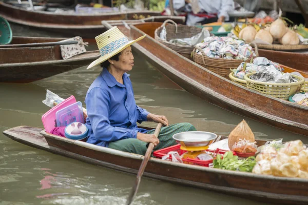 ASIA THAILANDIA SAMUT SONGKHRAM THA KHA FLOATING MERKET — Foto Stock