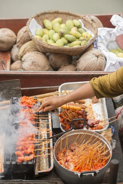 ASIA TAILANDIA SAMUT SONGKHRAM THA KHA MERCADO FLOTANTE — Foto de Stock